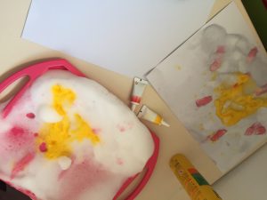 pintura sensorial con espuma